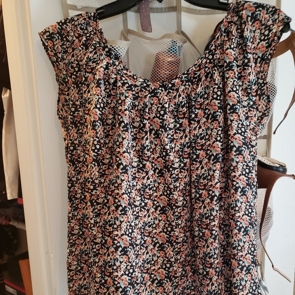 Lauren Conrad floral top small